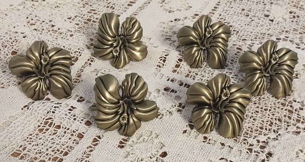 Set of 6 Brass Floral Motif Napkin Rings Boho Chic Eclectic Luxe Glam Table